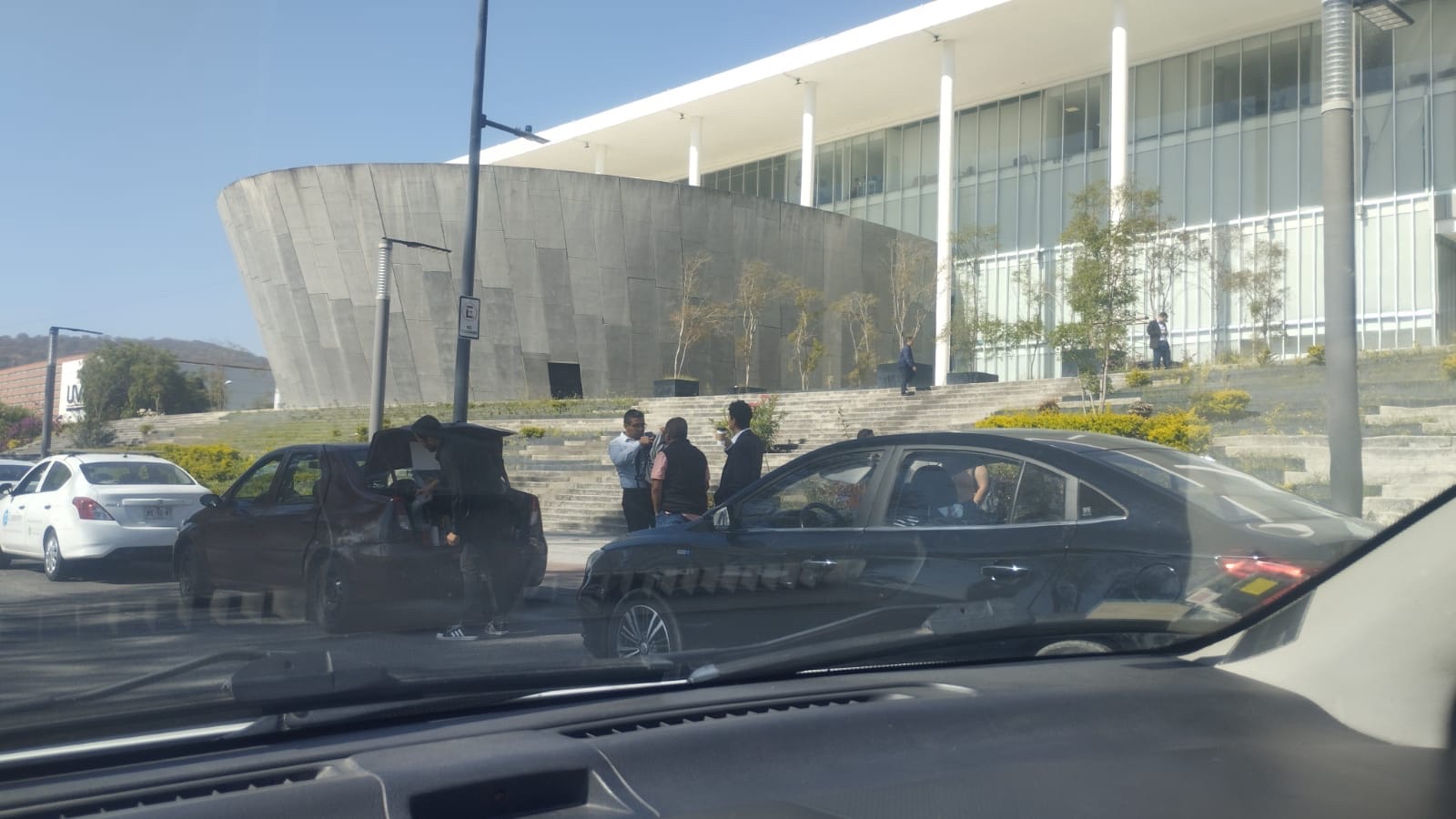 Edificio institucional moderno